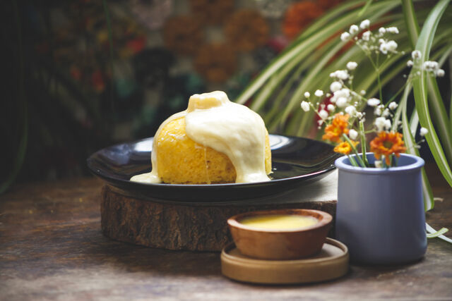 Couscous brésilien, à base de flocons de maïs, sans gluten. Avec du fromage fondu.