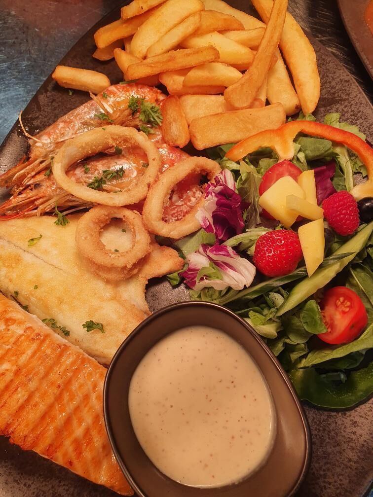 Fischplatte mit Calamaris und vielem me(e)hr!