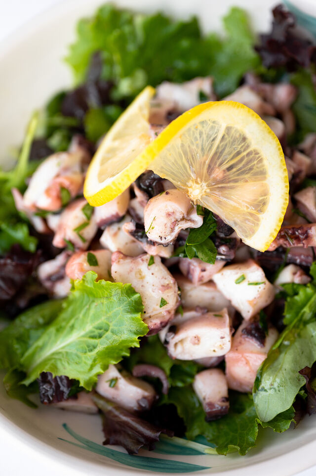 Salade de poulpe frais. NO COMMENT !!! Tout est dans l'assaisonnement et dans la tendresse du poulpe