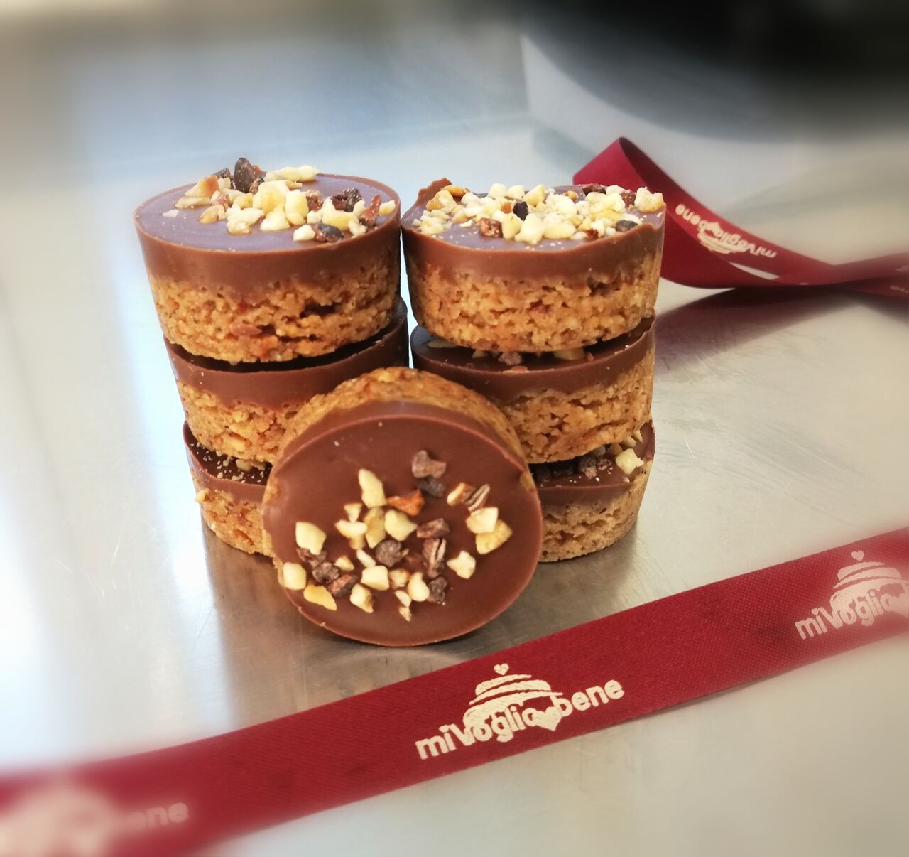 Senza zucchero, un frollino alla nocciola e mandorle
con cremino alla nocciola