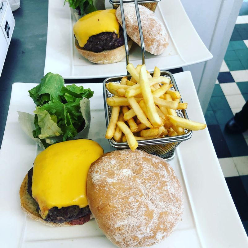 Monster cheeseburger 